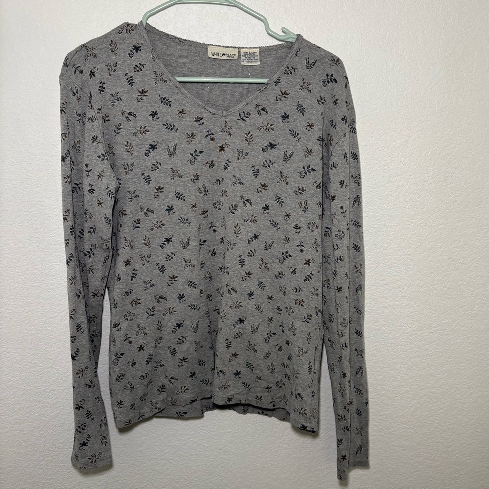 White Stag 2000s Gray Floral V-Neck Long Sleeve Tee